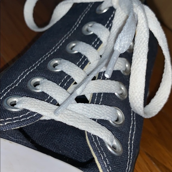 Low top converse worn once - Picture 4 of 5